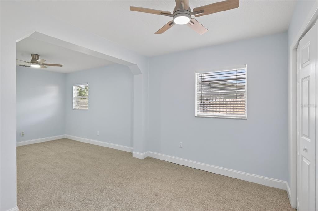 Activo con contrato: $369,900 (4 camas, 2 baños, 1596 Pies cuadrados)