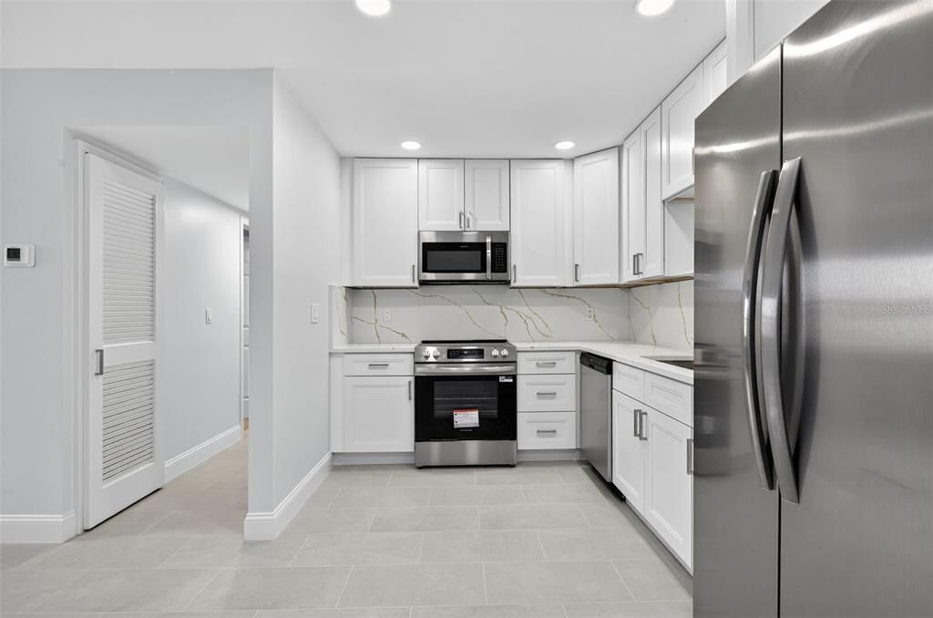 Activo con contrato: $369,900 (4 camas, 2 baños, 1596 Pies cuadrados)