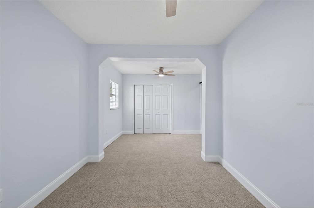 Activo con contrato: $369,900 (4 camas, 2 baños, 1596 Pies cuadrados)