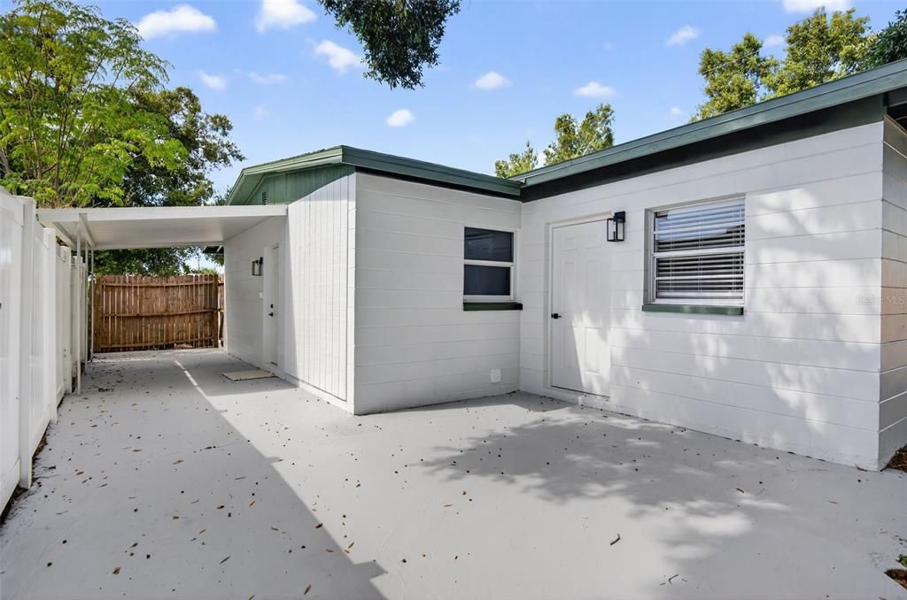 Activo con contrato: $369,900 (4 camas, 2 baños, 1596 Pies cuadrados)