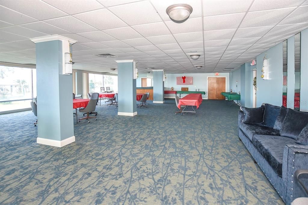 合同活跃: $165,000 (1 贝兹, 2 浴室, 1210 平方英尺)