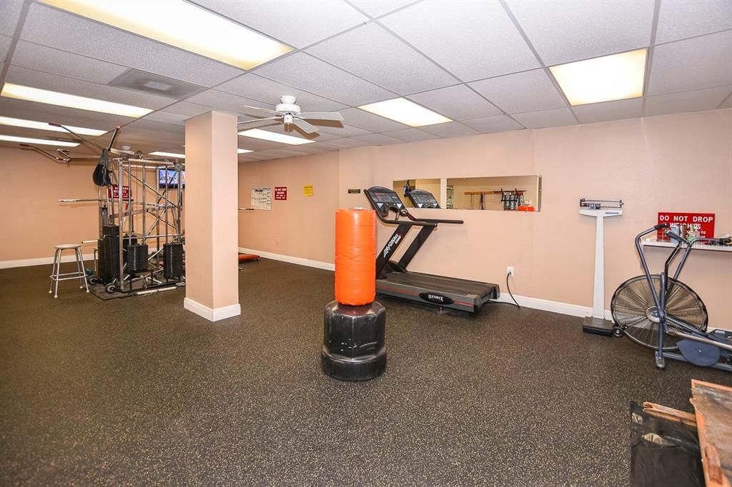 合同活跃: $165,000 (1 贝兹, 2 浴室, 1210 平方英尺)