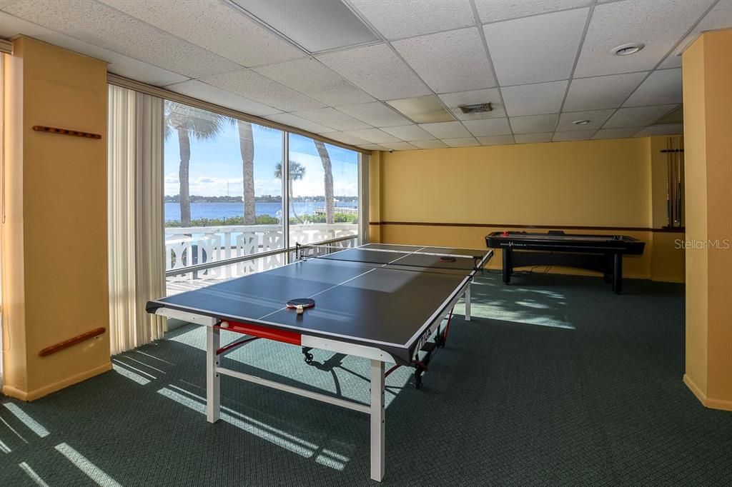 合同活跃: $165,000 (1 贝兹, 2 浴室, 1210 平方英尺)