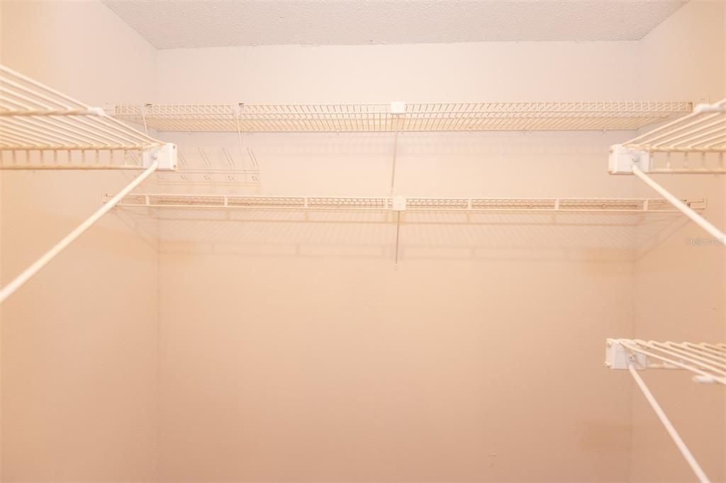 合同活跃: $165,000 (1 贝兹, 2 浴室, 1210 平方英尺)