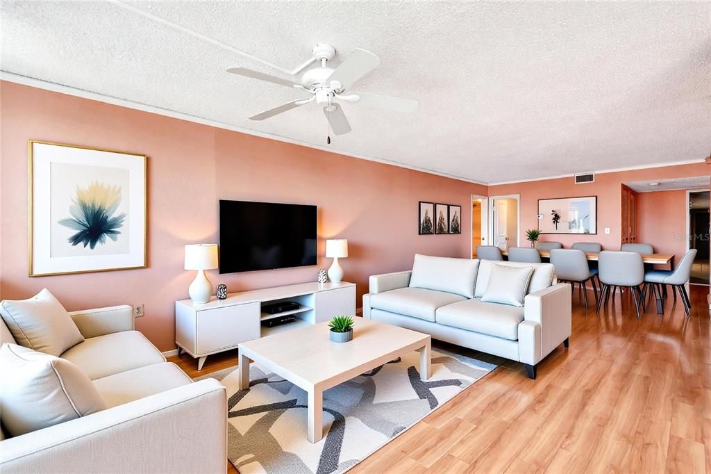 合同活跃: $165,000 (1 贝兹, 2 浴室, 1210 平方英尺)