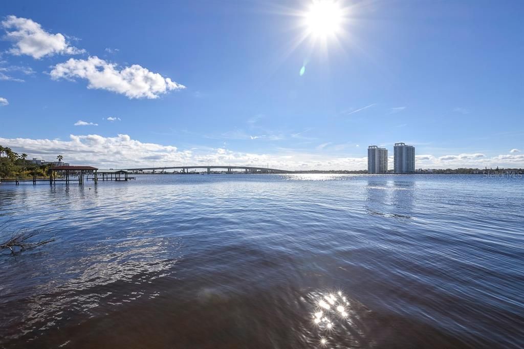 合同活跃: $165,000 (1 贝兹, 2 浴室, 1210 平方英尺)