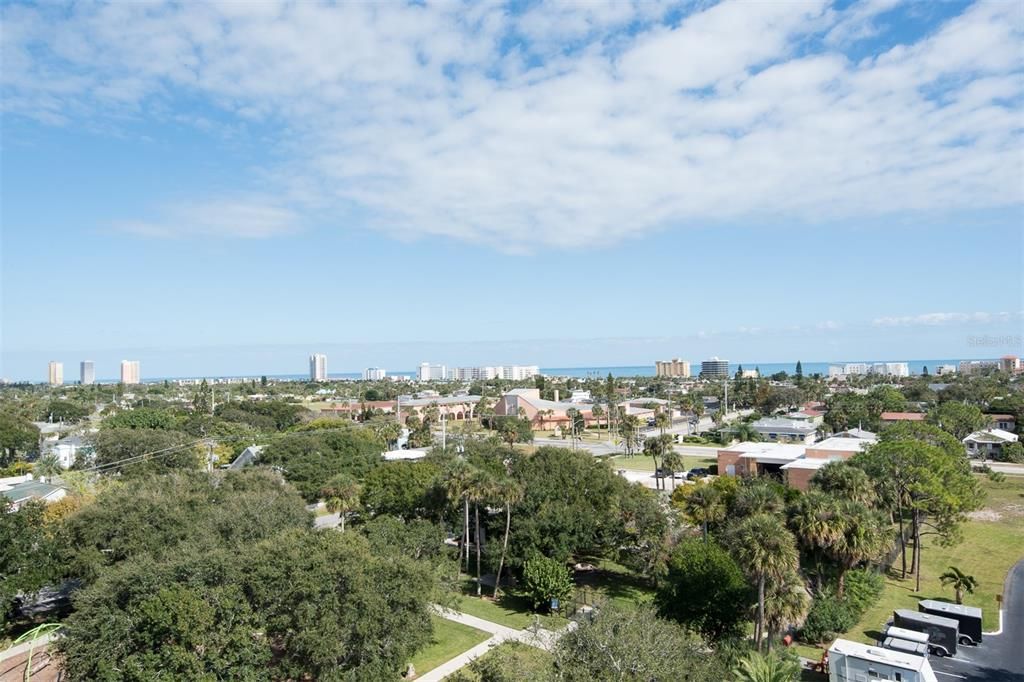 合同活跃: $165,000 (1 贝兹, 2 浴室, 1210 平方英尺)