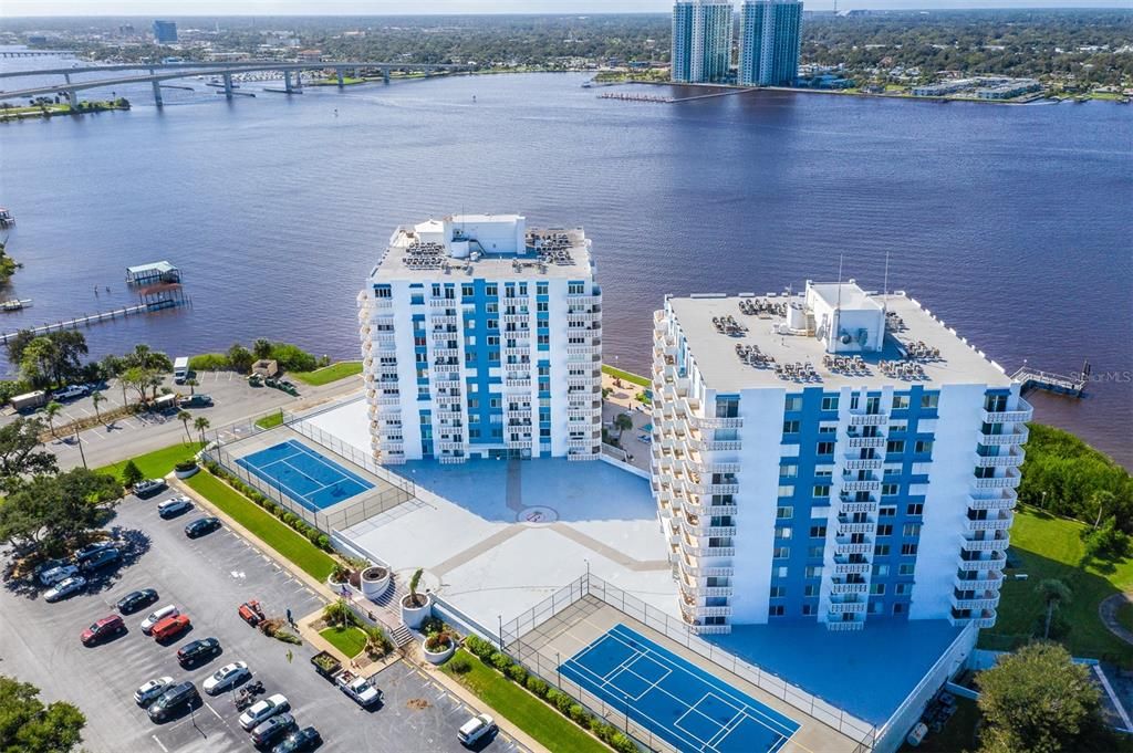 合同活跃: $165,000 (1 贝兹, 2 浴室, 1210 平方英尺)