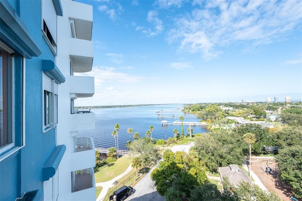 合同活跃: $165,000 (1 贝兹, 2 浴室, 1210 平方英尺)