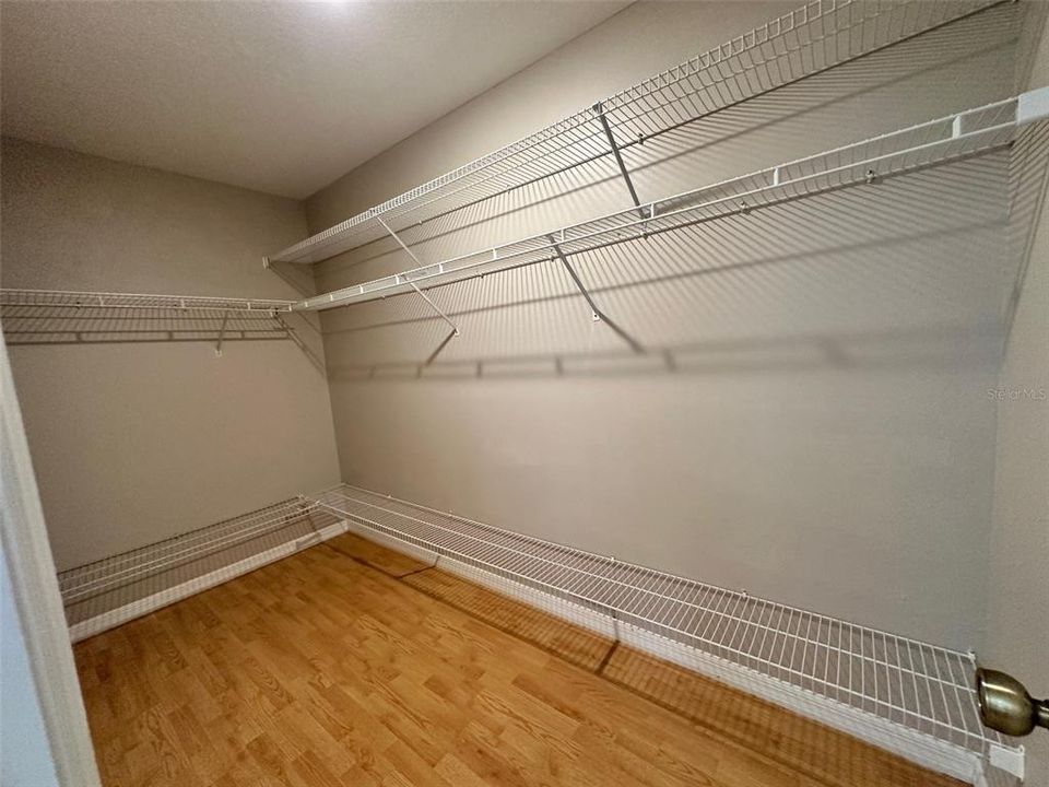 For Rent: $1,600 (3 beds, 2 baths, 1421 Square Feet)