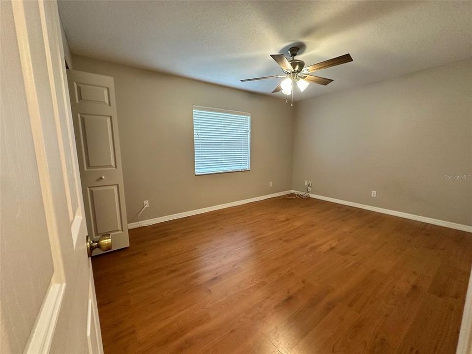 For Rent: $1,600 (3 beds, 2 baths, 1421 Square Feet)