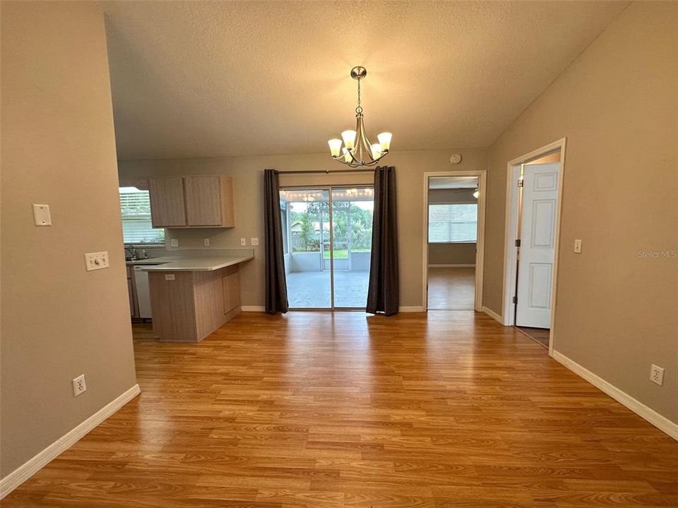 For Rent: $1,600 (3 beds, 2 baths, 1421 Square Feet)