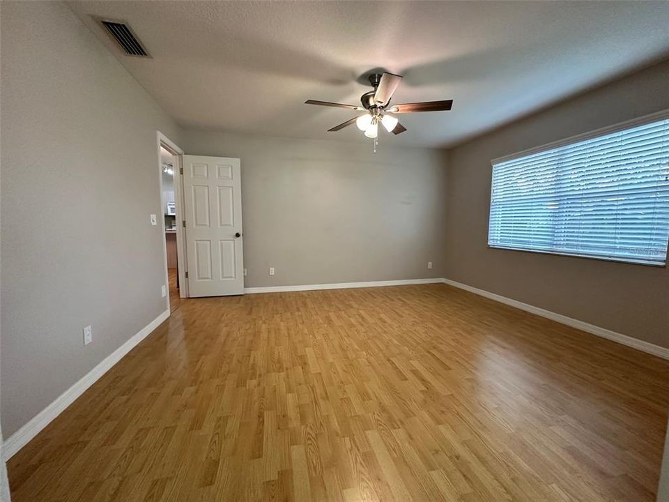 For Rent: $1,600 (3 beds, 2 baths, 1421 Square Feet)