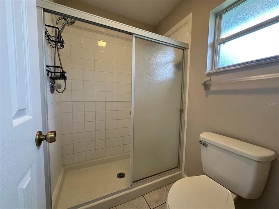 For Rent: $1,600 (3 beds, 2 baths, 1421 Square Feet)