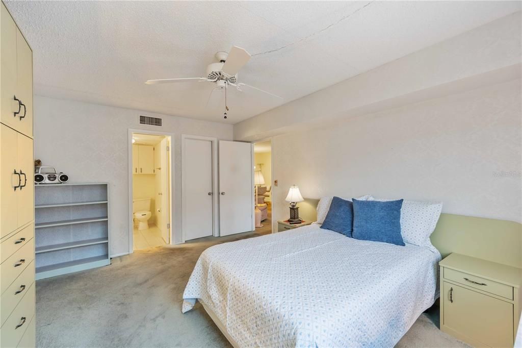 For Sale: $199,999 (3 beds, 2 baths, 1223 Square Feet)