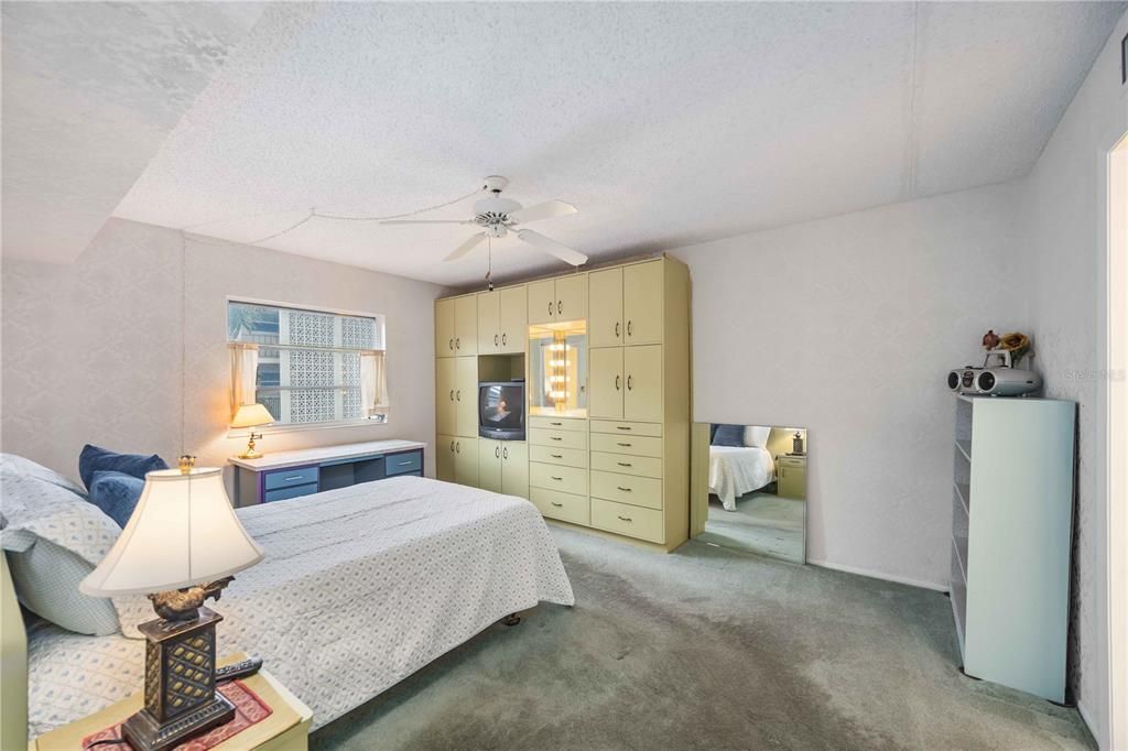 For Sale: $199,999 (3 beds, 2 baths, 1223 Square Feet)