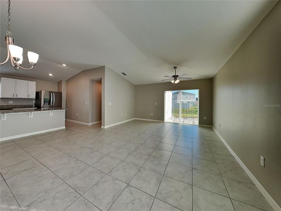 В аренду: $1,849 (3 спален, 2 ванн, 1527 Квадратных фут)