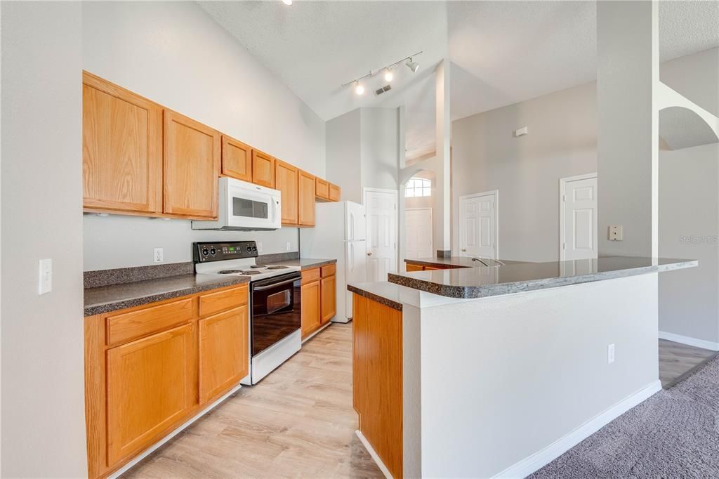 For Rent: $1,995 (3 beds, 2 baths, 1816 Square Feet)