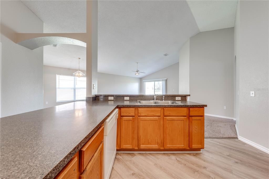 For Rent: $1,995 (3 beds, 2 baths, 1816 Square Feet)