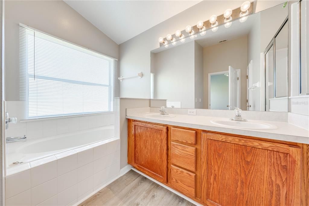 For Rent: $1,995 (3 beds, 2 baths, 1816 Square Feet)