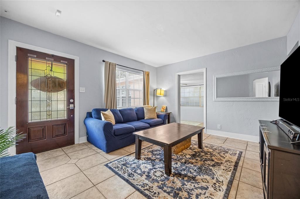 Active With Contract: $350,000 (3 beds, 1 baths, 1067 Square Feet)