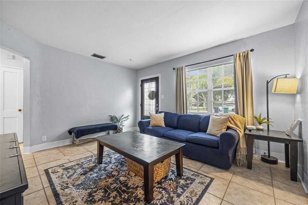 Active With Contract: $350,000 (3 beds, 1 baths, 1067 Square Feet)