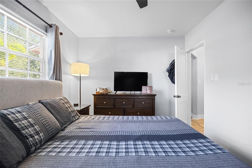 Active With Contract: $350,000 (3 beds, 1 baths, 1067 Square Feet)