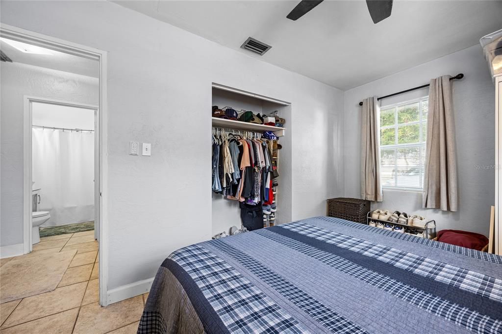 Active With Contract: $350,000 (3 beds, 1 baths, 1067 Square Feet)