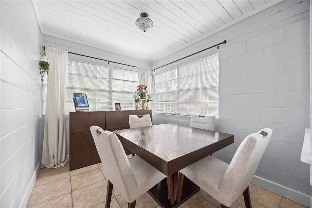 Active With Contract: $350,000 (3 beds, 1 baths, 1067 Square Feet)