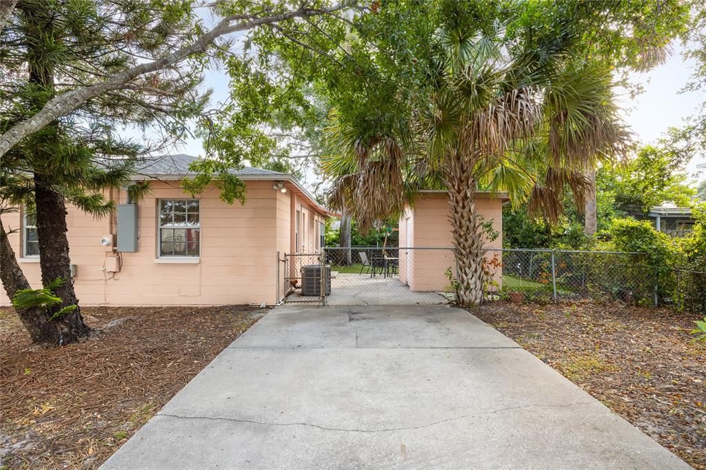 Active With Contract: $350,000 (3 beds, 1 baths, 1067 Square Feet)