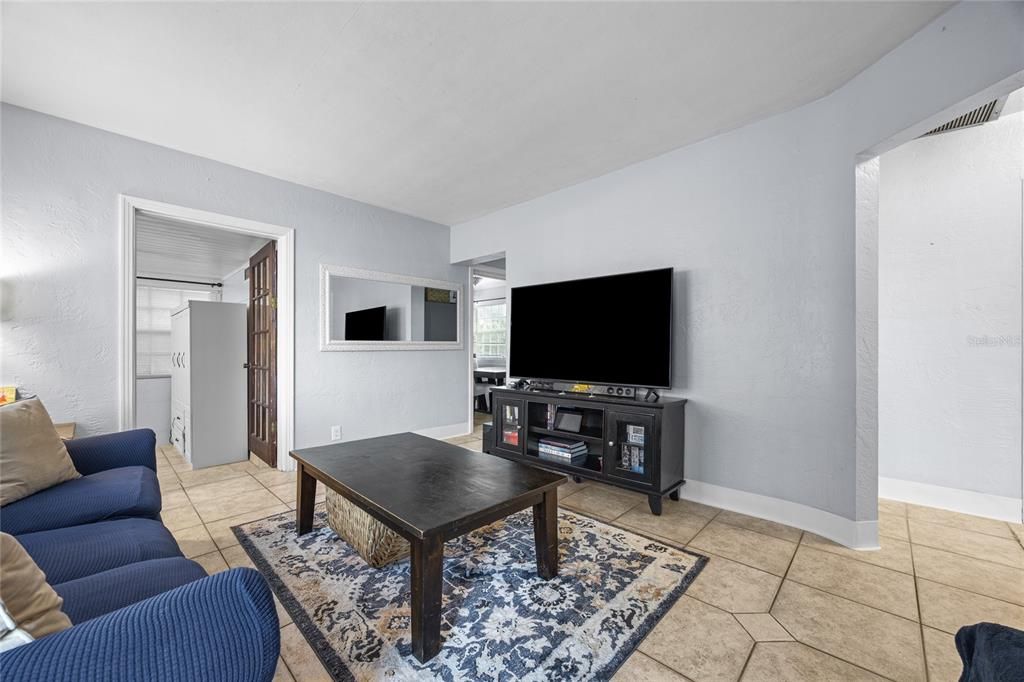 Active With Contract: $350,000 (3 beds, 1 baths, 1067 Square Feet)