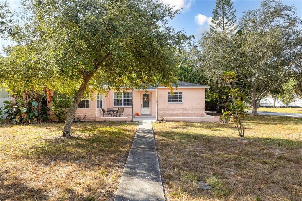 Active With Contract: $350,000 (3 beds, 1 baths, 1067 Square Feet)