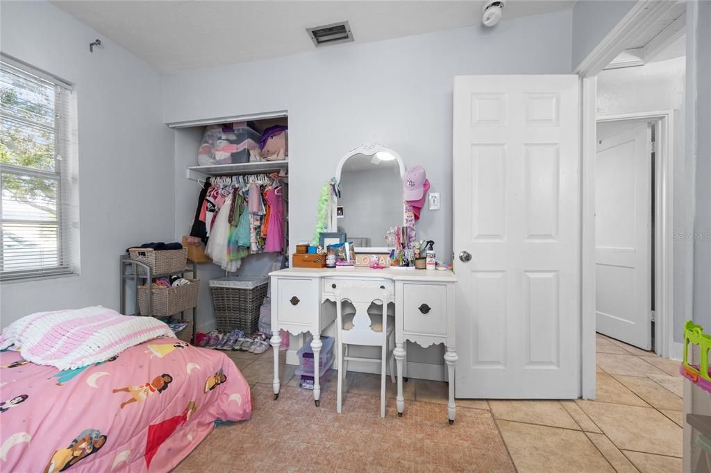 Active With Contract: $350,000 (3 beds, 1 baths, 1067 Square Feet)