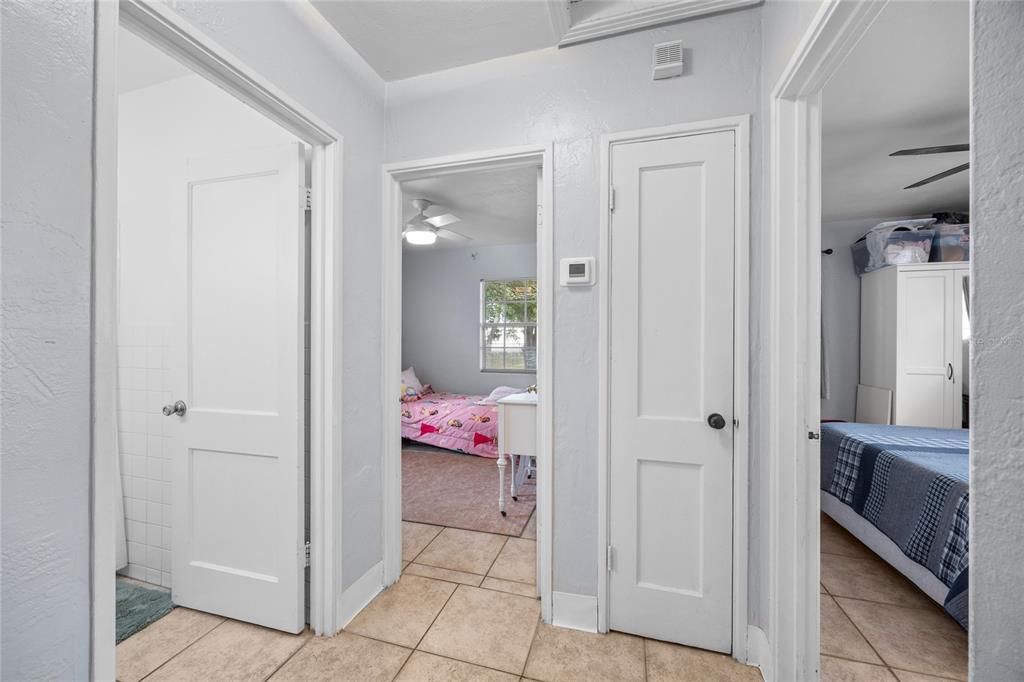 Active With Contract: $350,000 (3 beds, 1 baths, 1067 Square Feet)