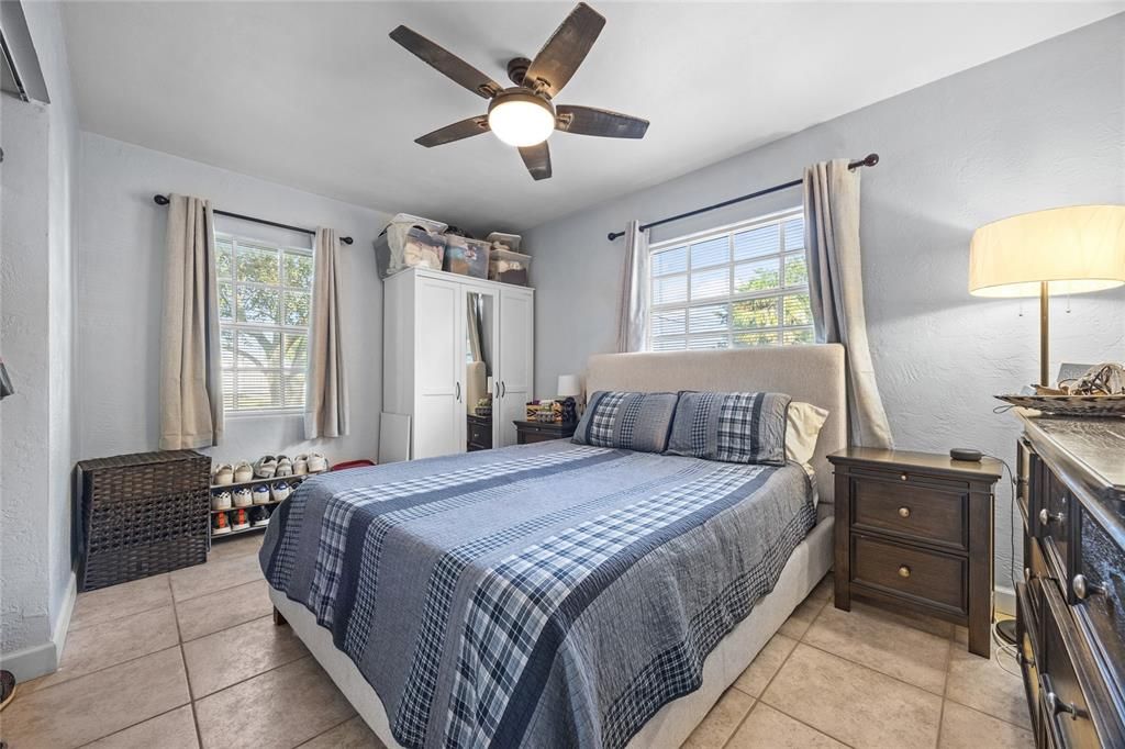 Active With Contract: $350,000 (3 beds, 1 baths, 1067 Square Feet)