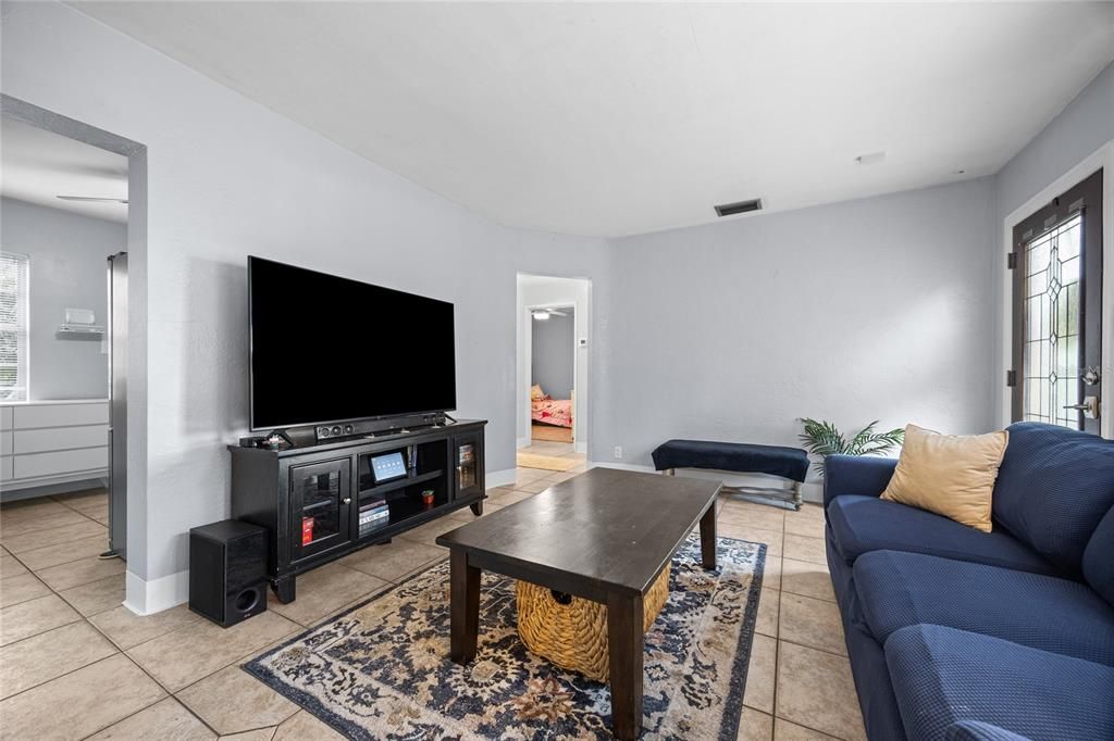 Active With Contract: $350,000 (3 beds, 1 baths, 1067 Square Feet)