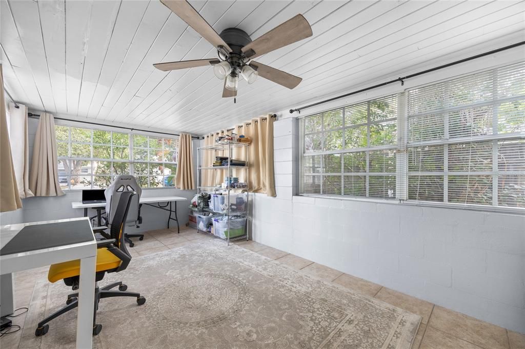 Active With Contract: $350,000 (3 beds, 1 baths, 1067 Square Feet)