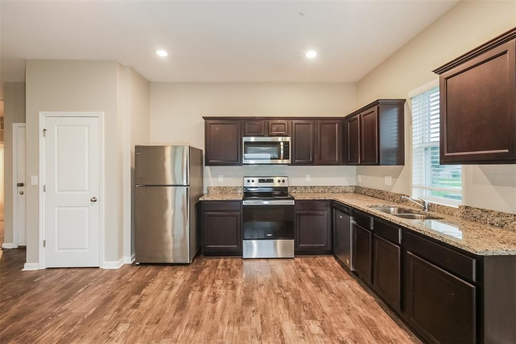 For Sale: $367,000 (3 beds, 2 baths, 1563 Square Feet)