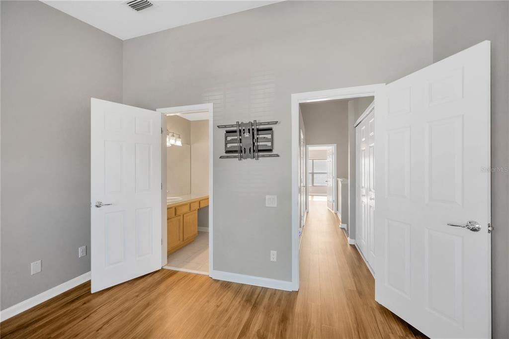 For Sale: $289,900 (2 beds, 2 baths, 1248 Square Feet)