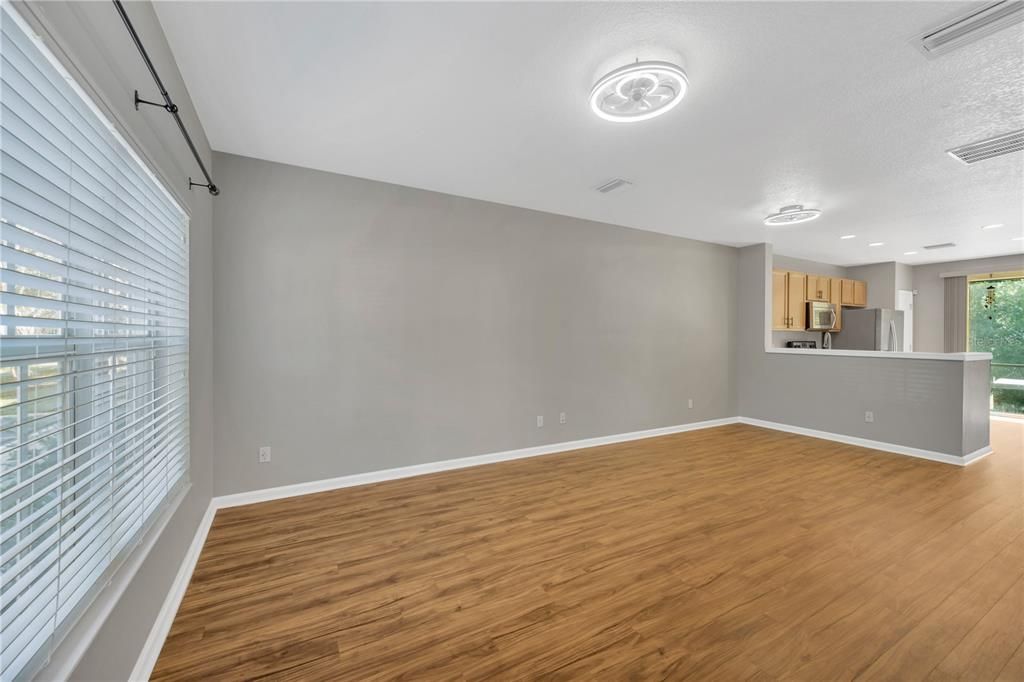 For Sale: $289,900 (2 beds, 2 baths, 1248 Square Feet)