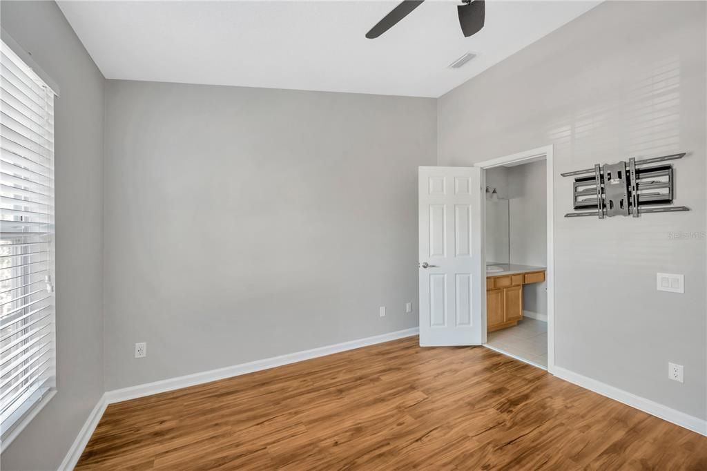 For Sale: $289,900 (2 beds, 2 baths, 1248 Square Feet)