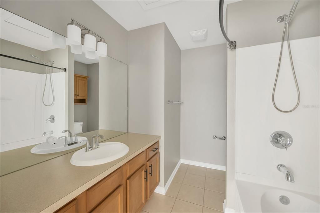 For Sale: $289,900 (2 beds, 2 baths, 1248 Square Feet)