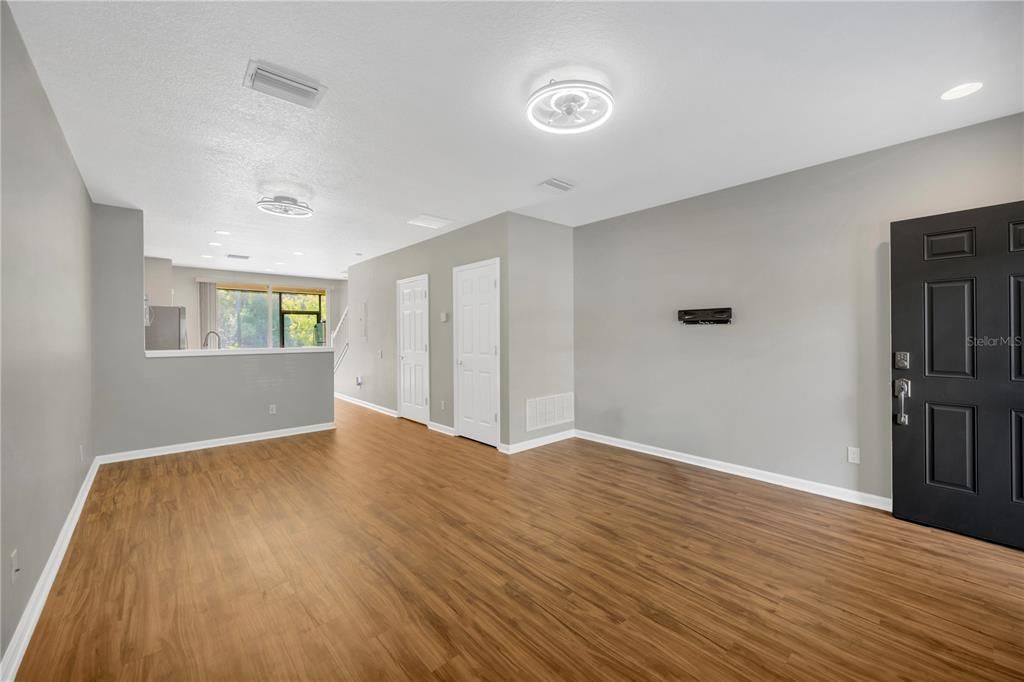 For Sale: $289,900 (2 beds, 2 baths, 1248 Square Feet)