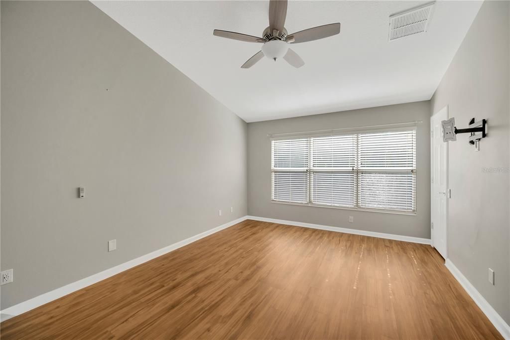 For Sale: $289,900 (2 beds, 2 baths, 1248 Square Feet)