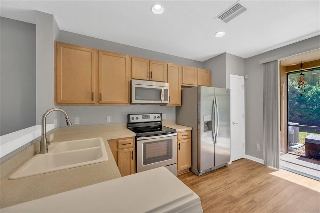 For Sale: $289,900 (2 beds, 2 baths, 1248 Square Feet)