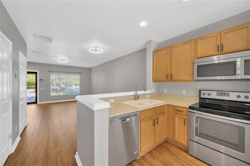 For Sale: $289,900 (2 beds, 2 baths, 1248 Square Feet)