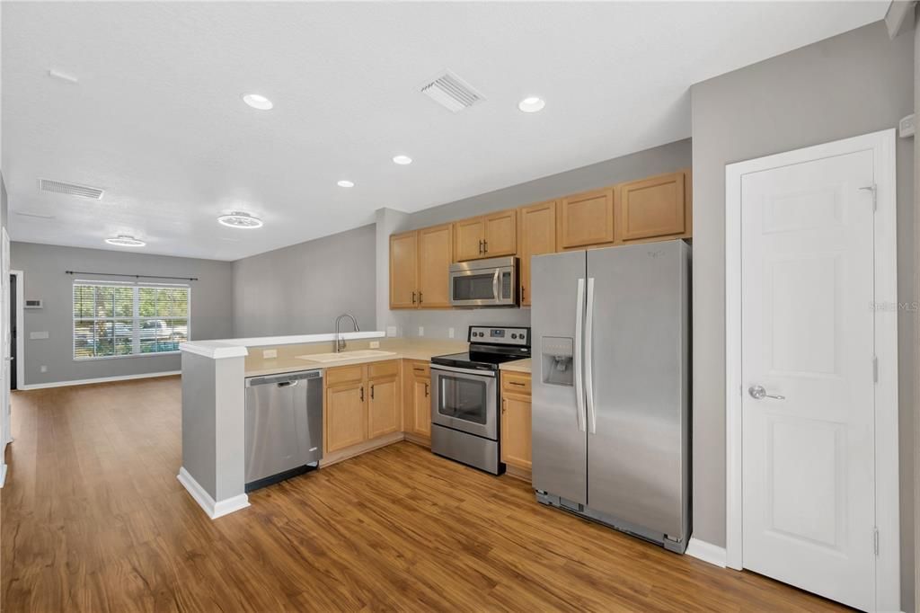 For Sale: $289,900 (2 beds, 2 baths, 1248 Square Feet)