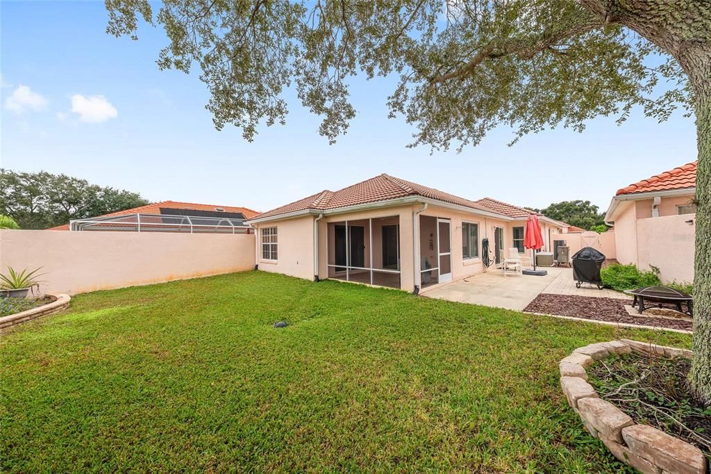 Active With Contract: $299,900 (2 beds, 2 baths, 1230 Square Feet)