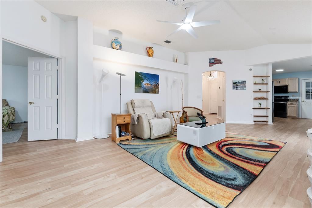 Active With Contract: $299,900 (2 beds, 2 baths, 1230 Square Feet)