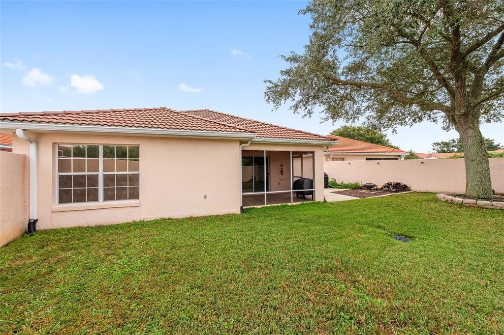 Active With Contract: $299,900 (2 beds, 2 baths, 1230 Square Feet)